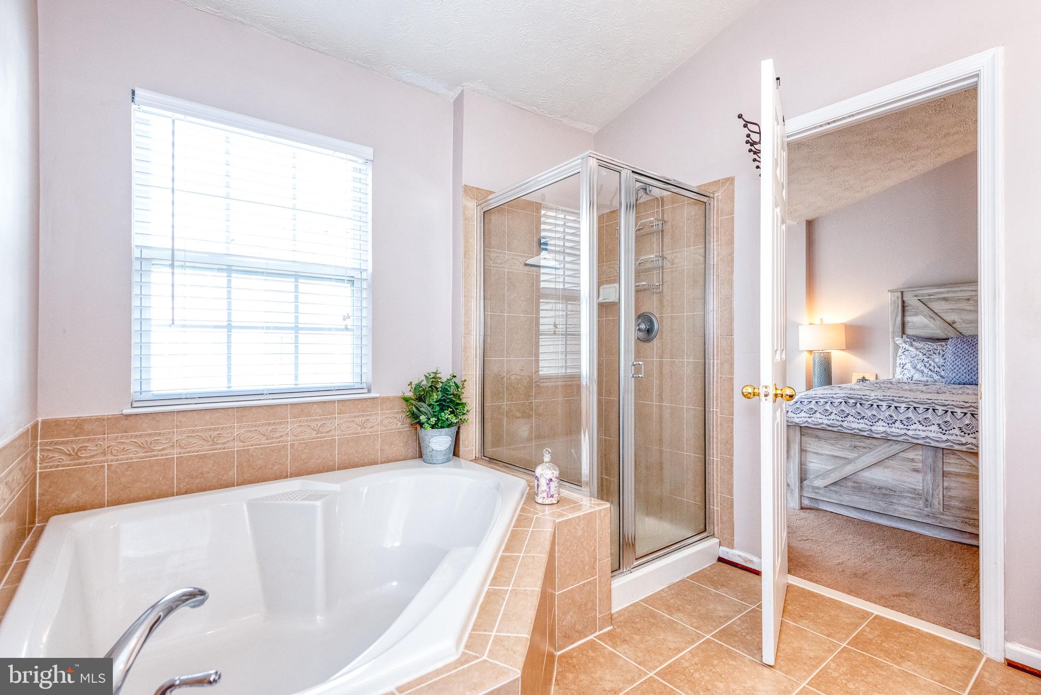 HOLLY WOODS - Residential