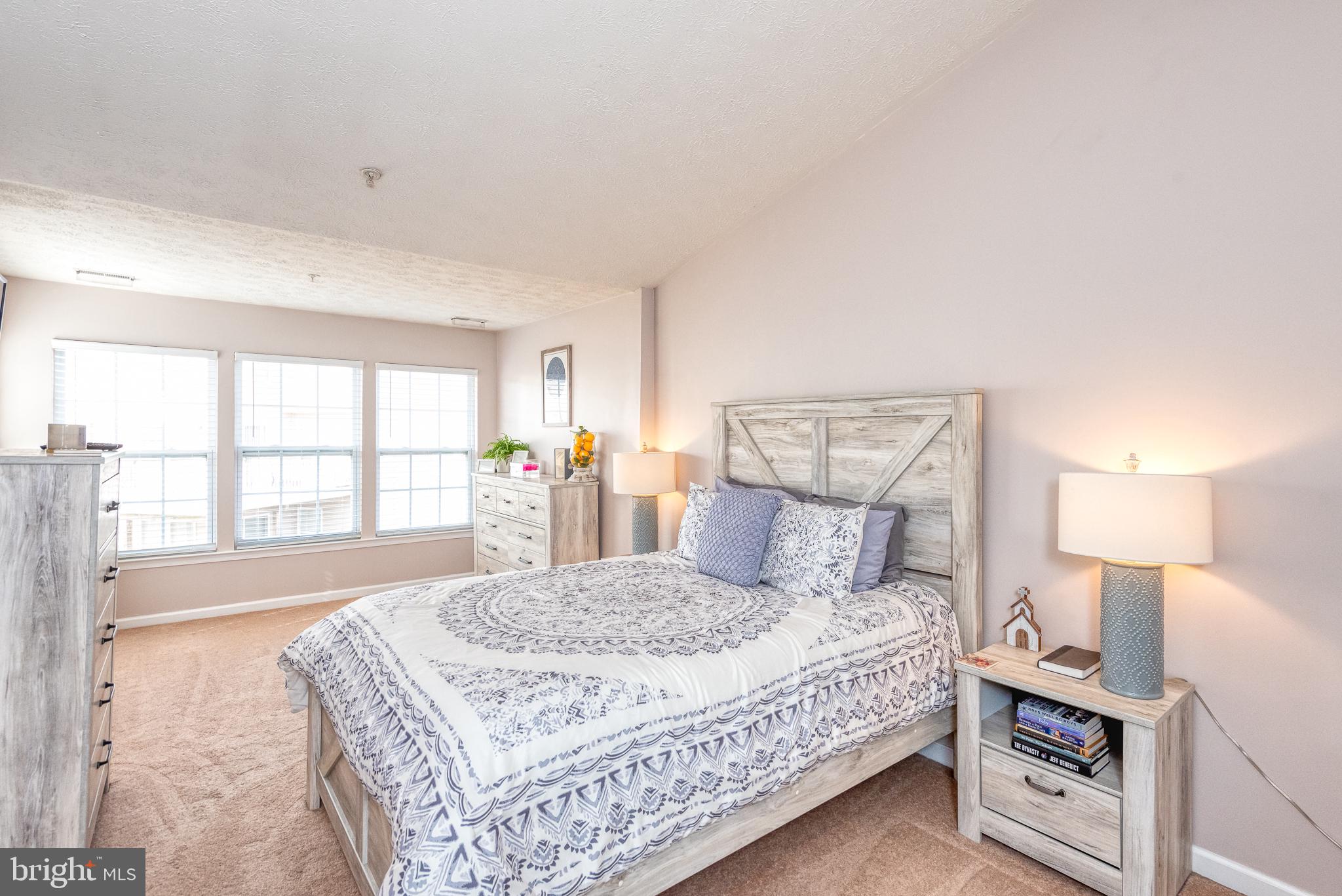 HOLLY WOODS - Residential