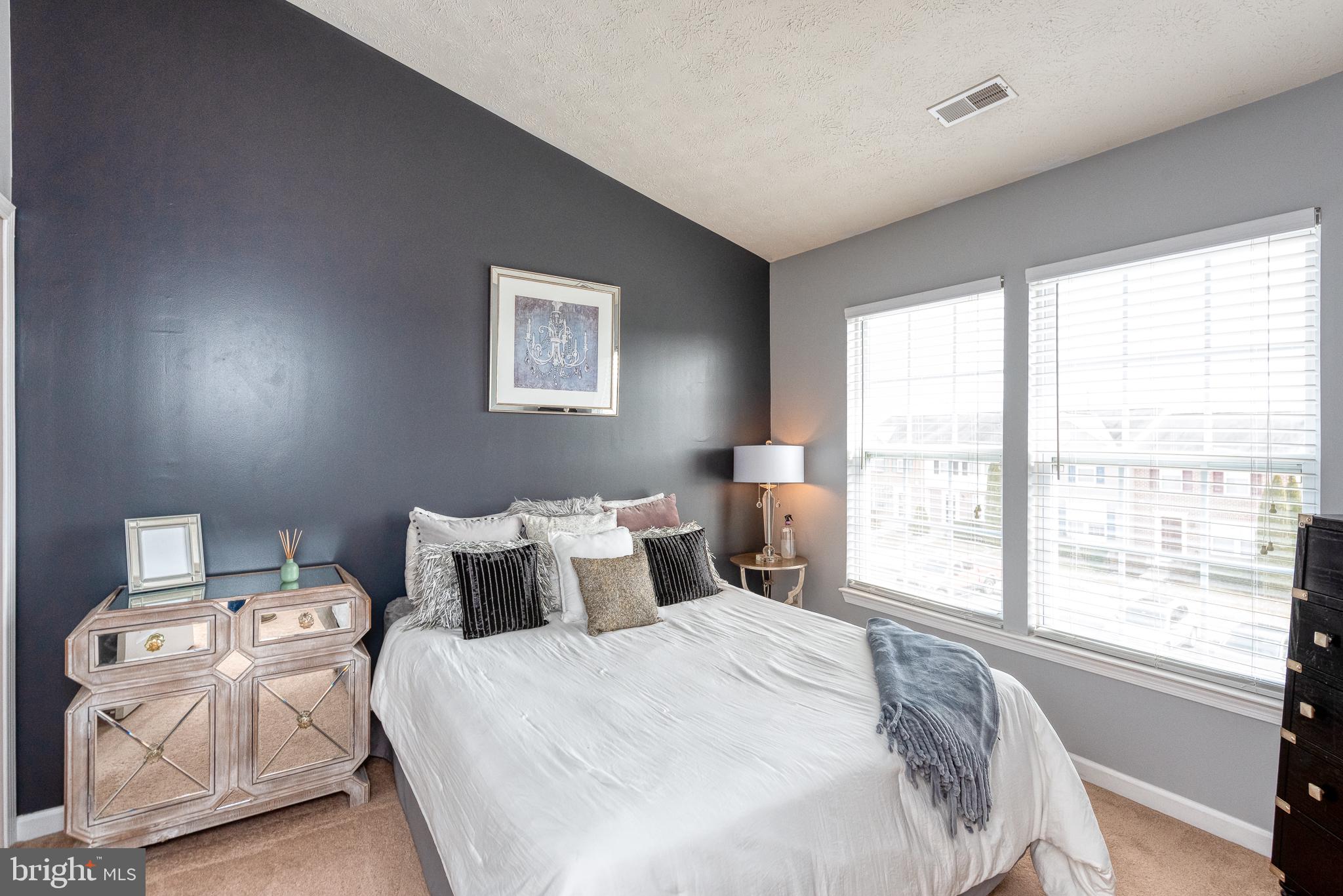 HOLLY WOODS - Residential