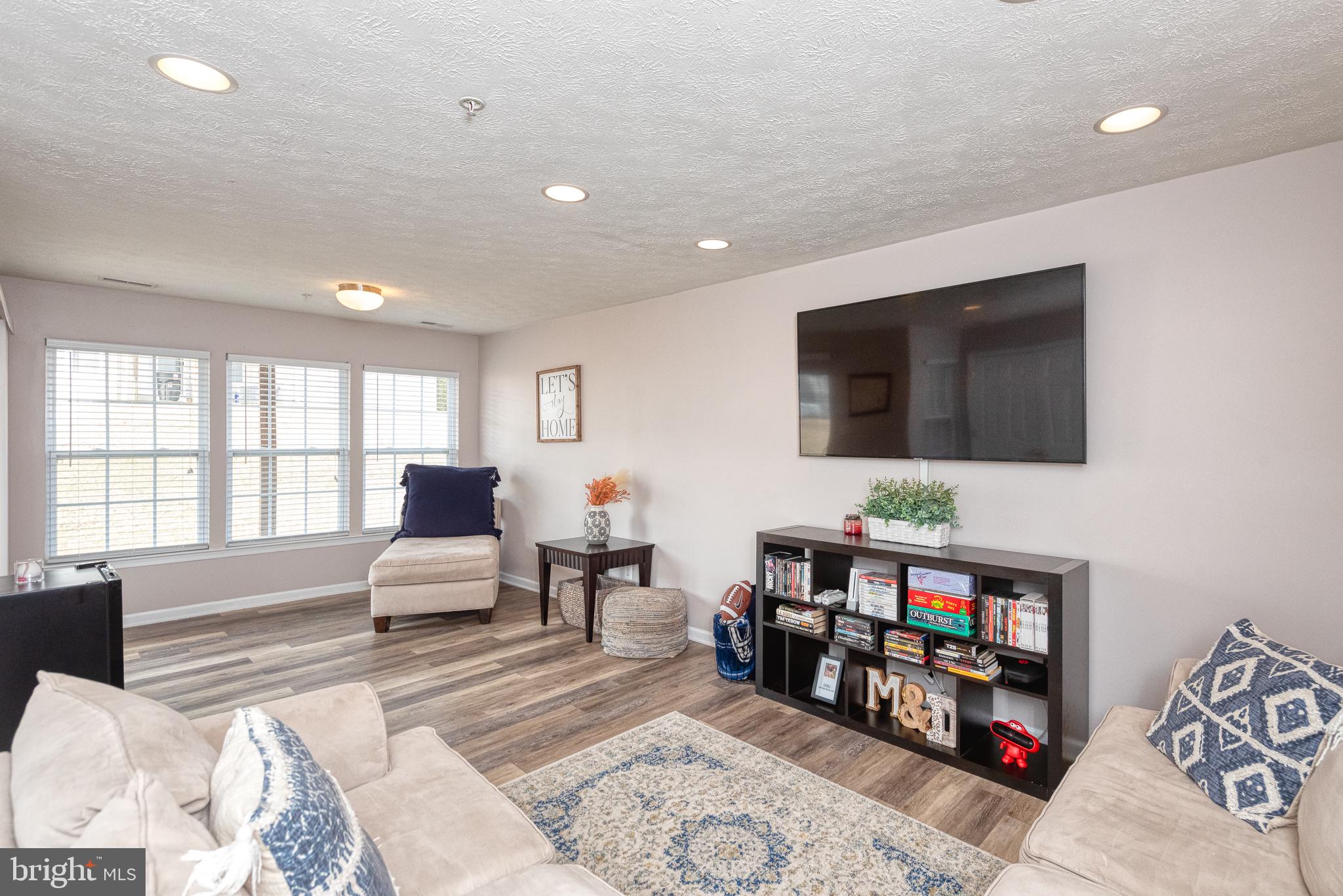 HOLLY WOODS - Residential