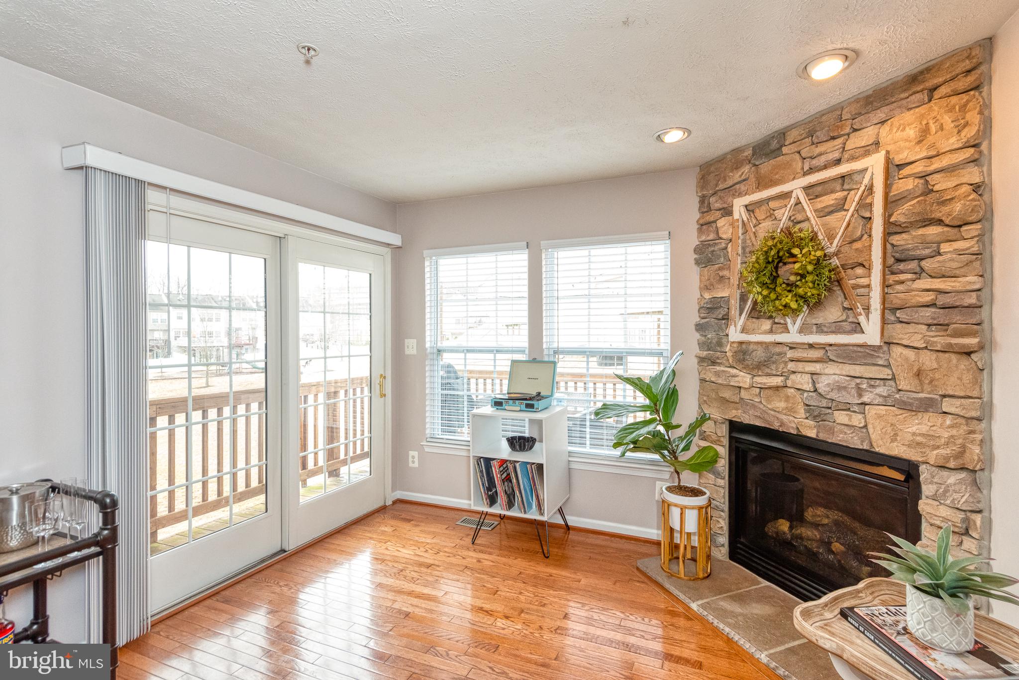 HOLLY WOODS - Residential