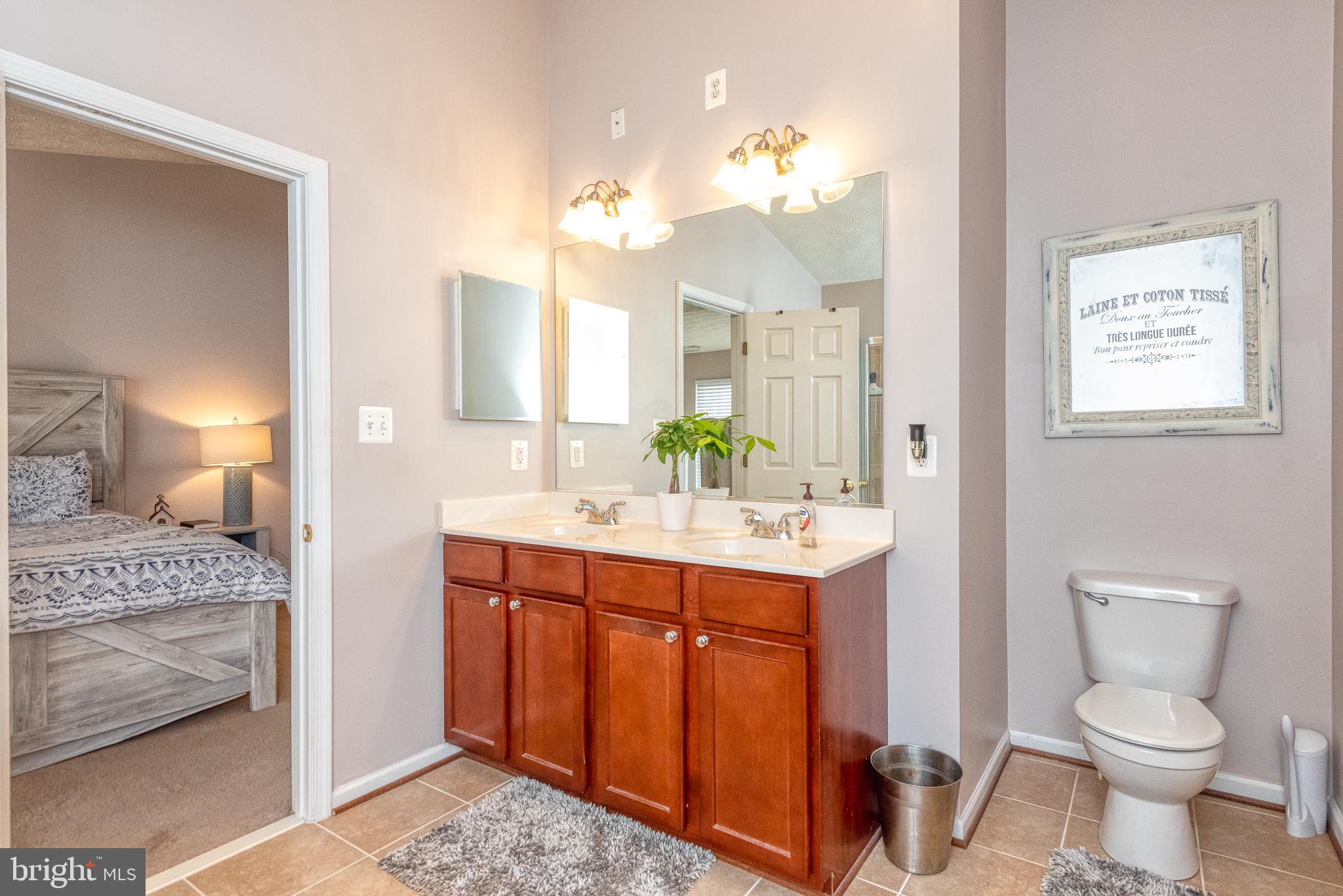 HOLLY WOODS - Residential