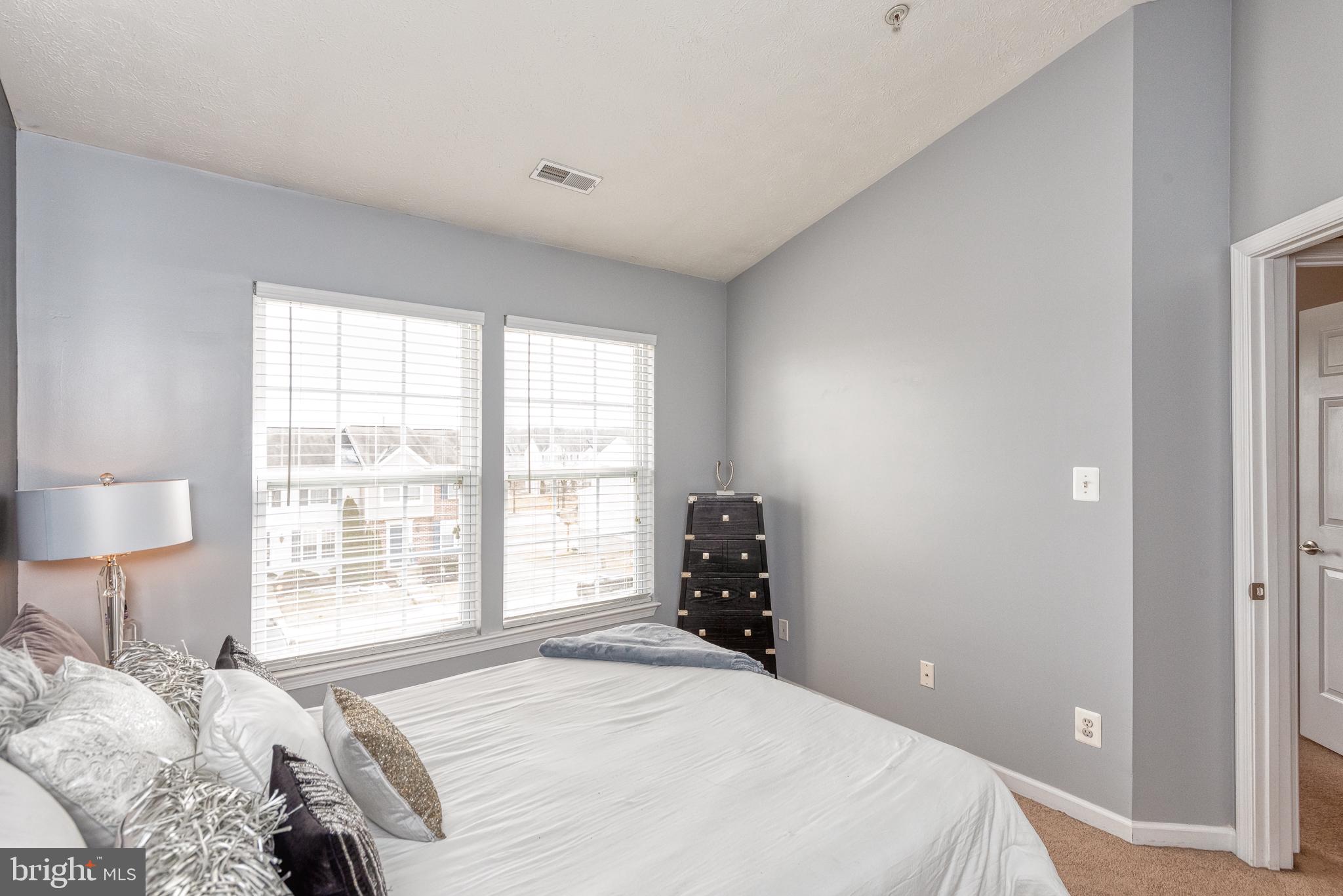 HOLLY WOODS - Residential