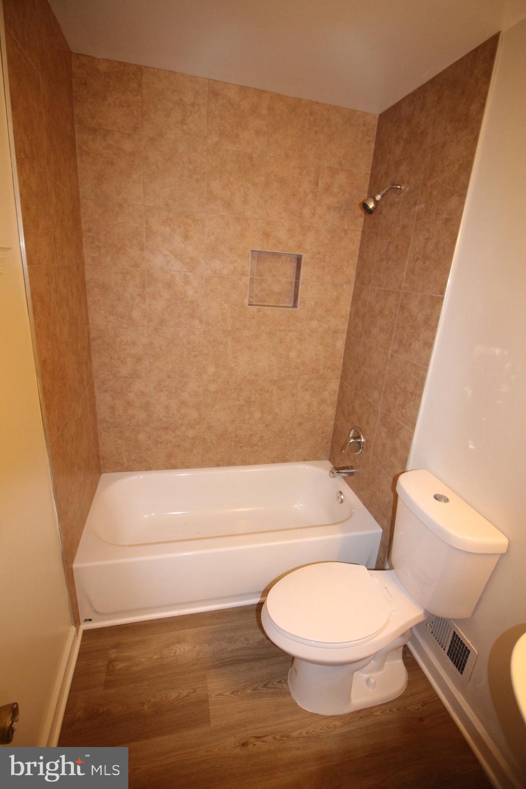 KING PARK WEST - Residential Lease