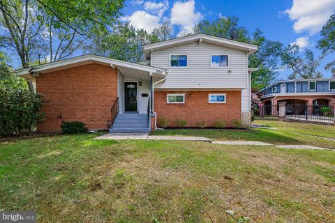 Homes For Sale - 300 Gilsan Court<br/> SILVER SPRING, MD 20902