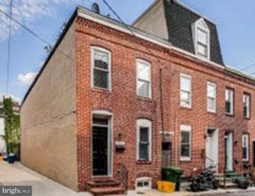 Welcome to Federal Hill! This charming 2BR/1.5B exposed brick throughout the home adds a touch of rustic charm to the modern layout, an open kitchen that leads into a private backyard is a perfect space for outdoor activities. Second floor deck off the rear bedroom provides an ideal spot for relaxation or entertaining. This townhouse combines comfort, style, and practicality, making it a perfect choice for those seeking a unique living experience in Baltimore. Minutes to I-95, 295, and 695. Pets Welcome! 

Application Link: https://www.ahpm.biz/listings/detail/d787bdfb-a66a-41d5-962d-1762c681de1a