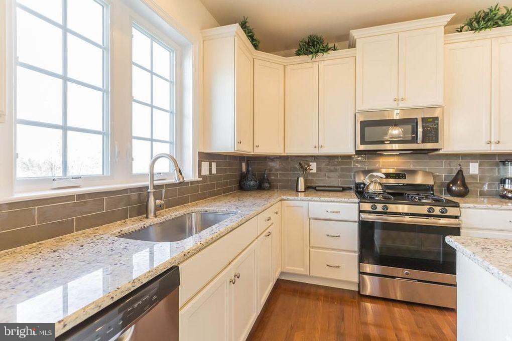 POND VIEW ESTATES - Residential