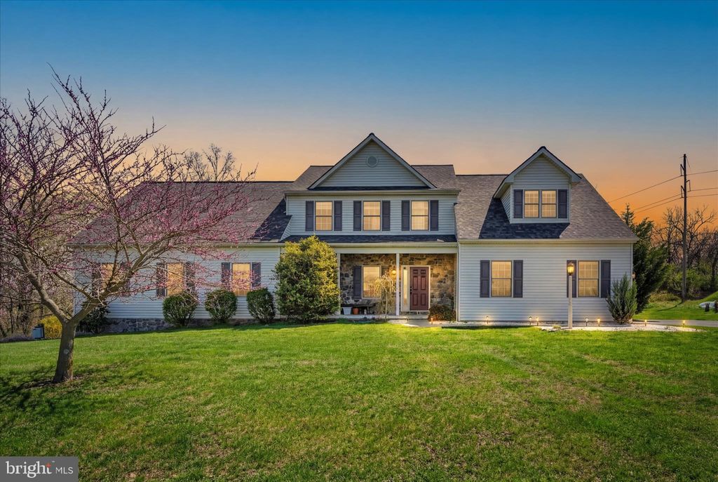 Photo of 116 Fawn Drive, ELIZABETHTOWN, PA 17022 (MLS # PALA2085600)