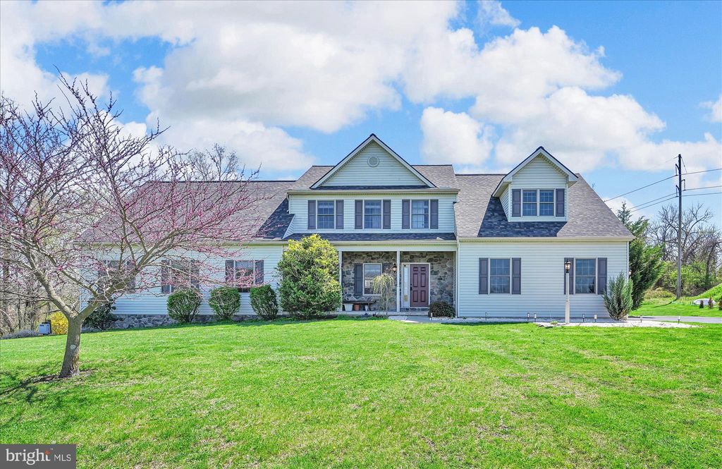 Photo of 116 Fawn Drive, ELIZABETHTOWN, PA 17022 (MLS # PALA2085600)