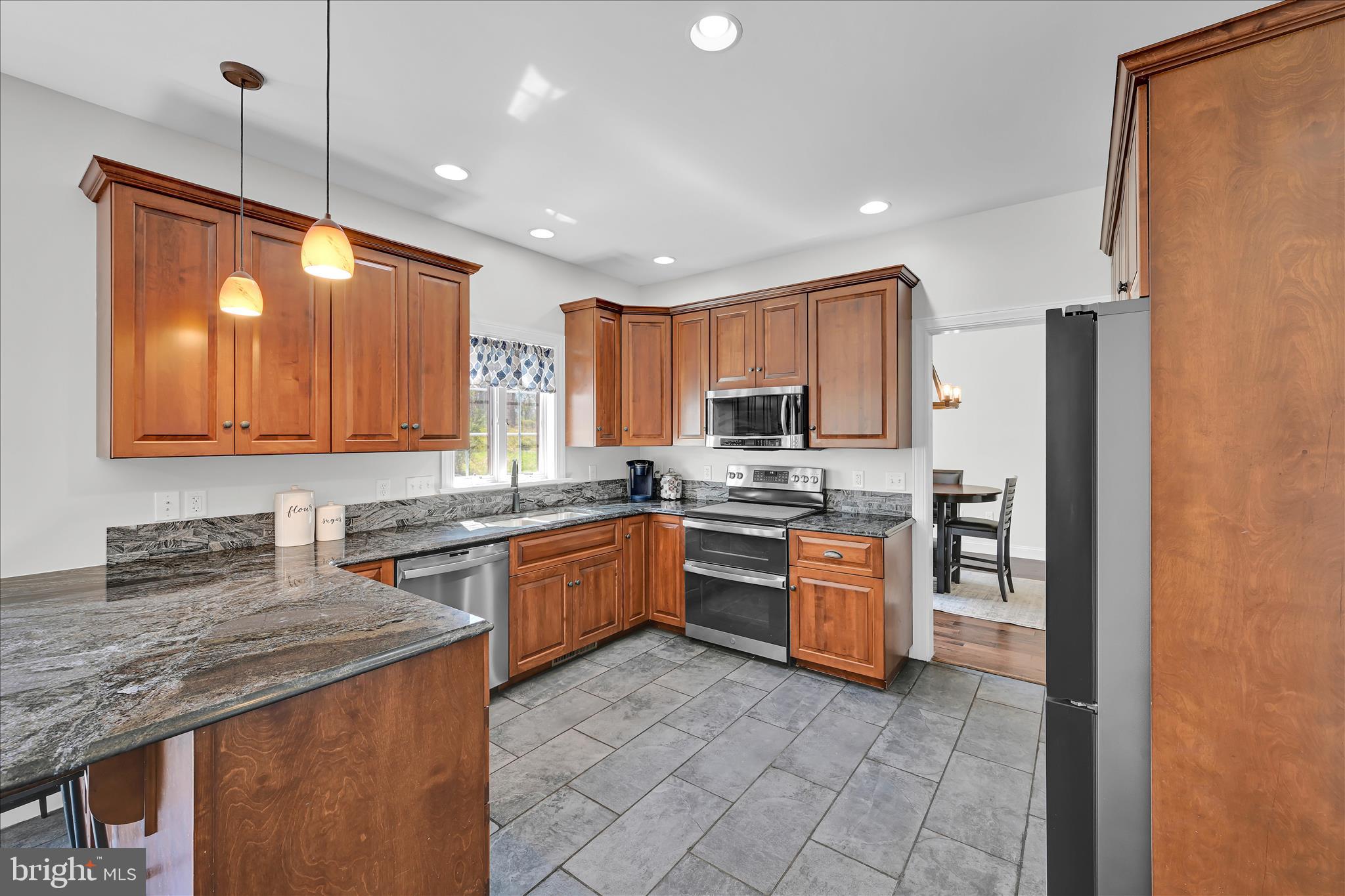 CRESTWOOD ESTATES - Residential