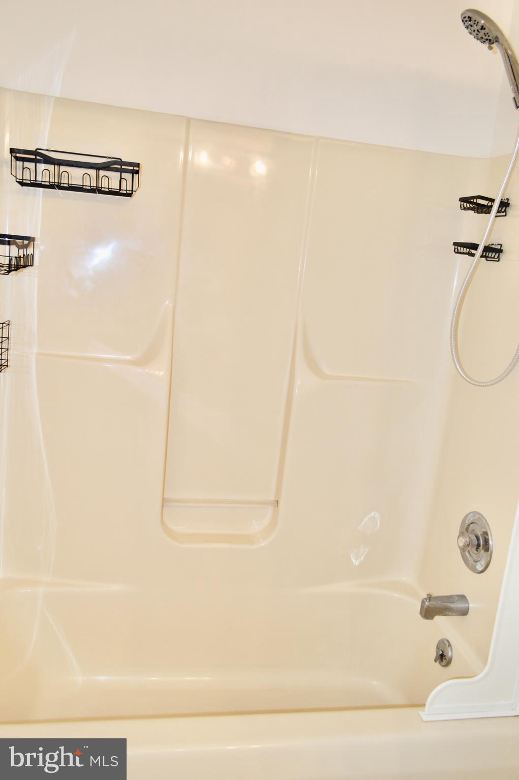 LAKETREE - Residential