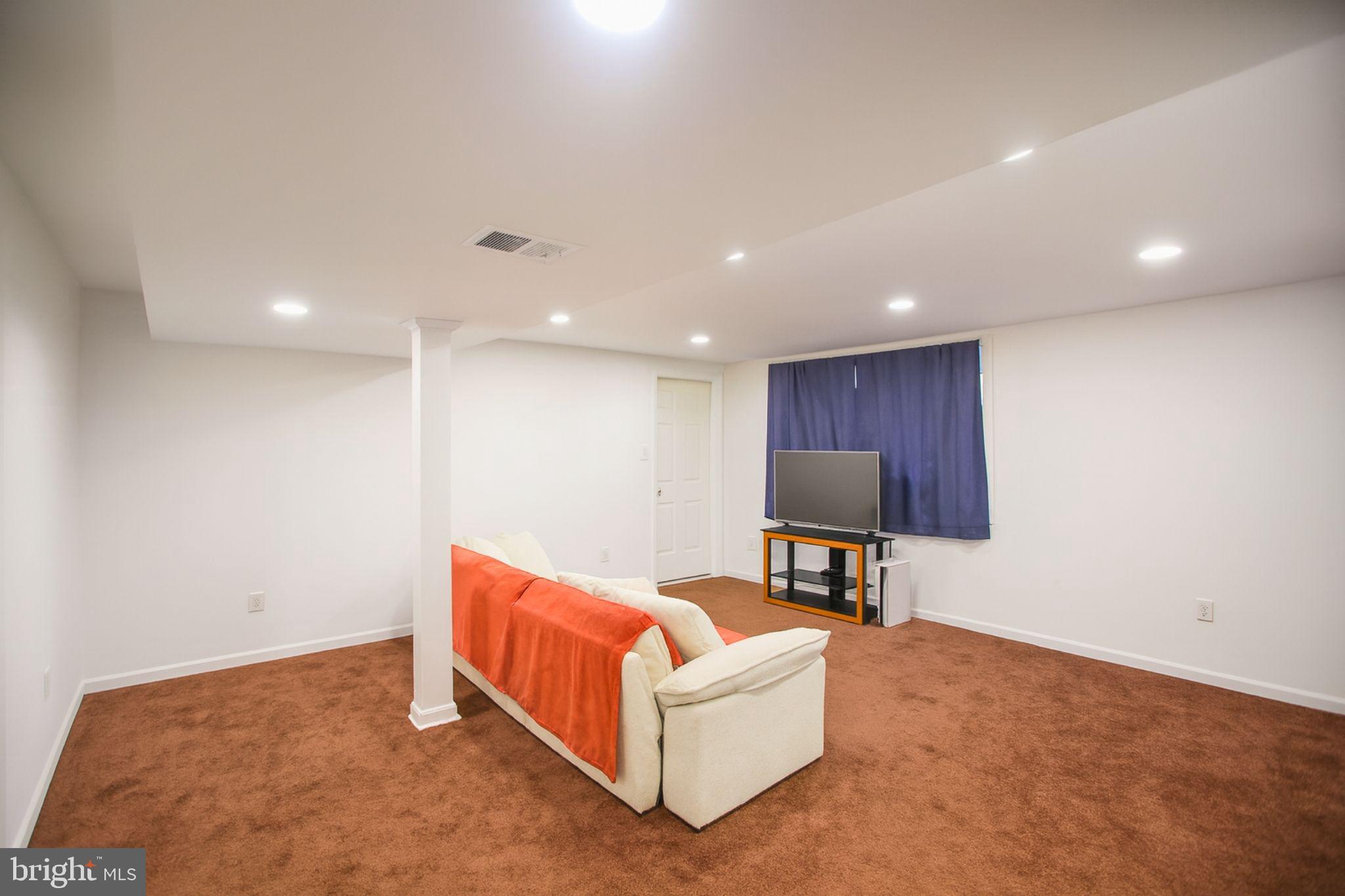 CLINTON GARDENS - Residential