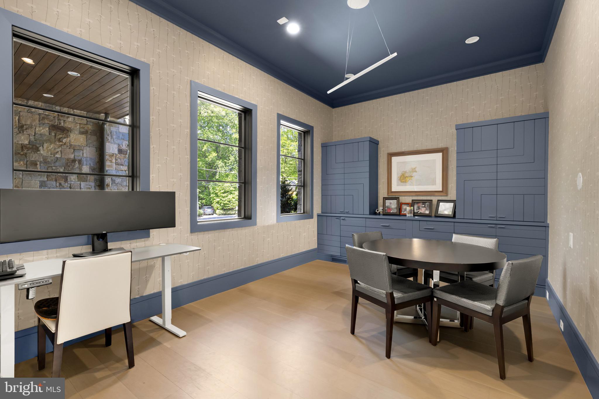 TULIP HILL - Residential