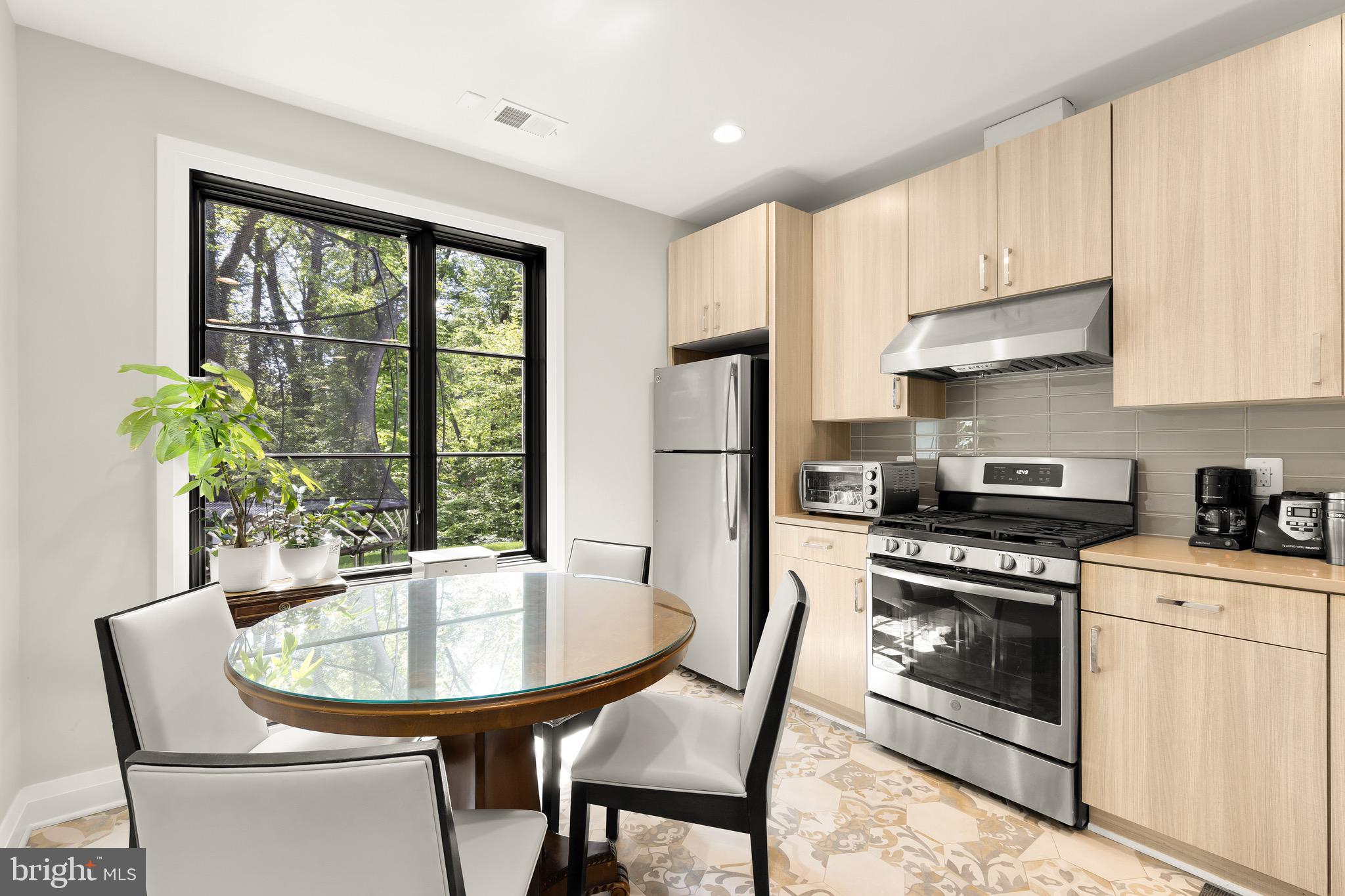 TULIP HILL - Residential