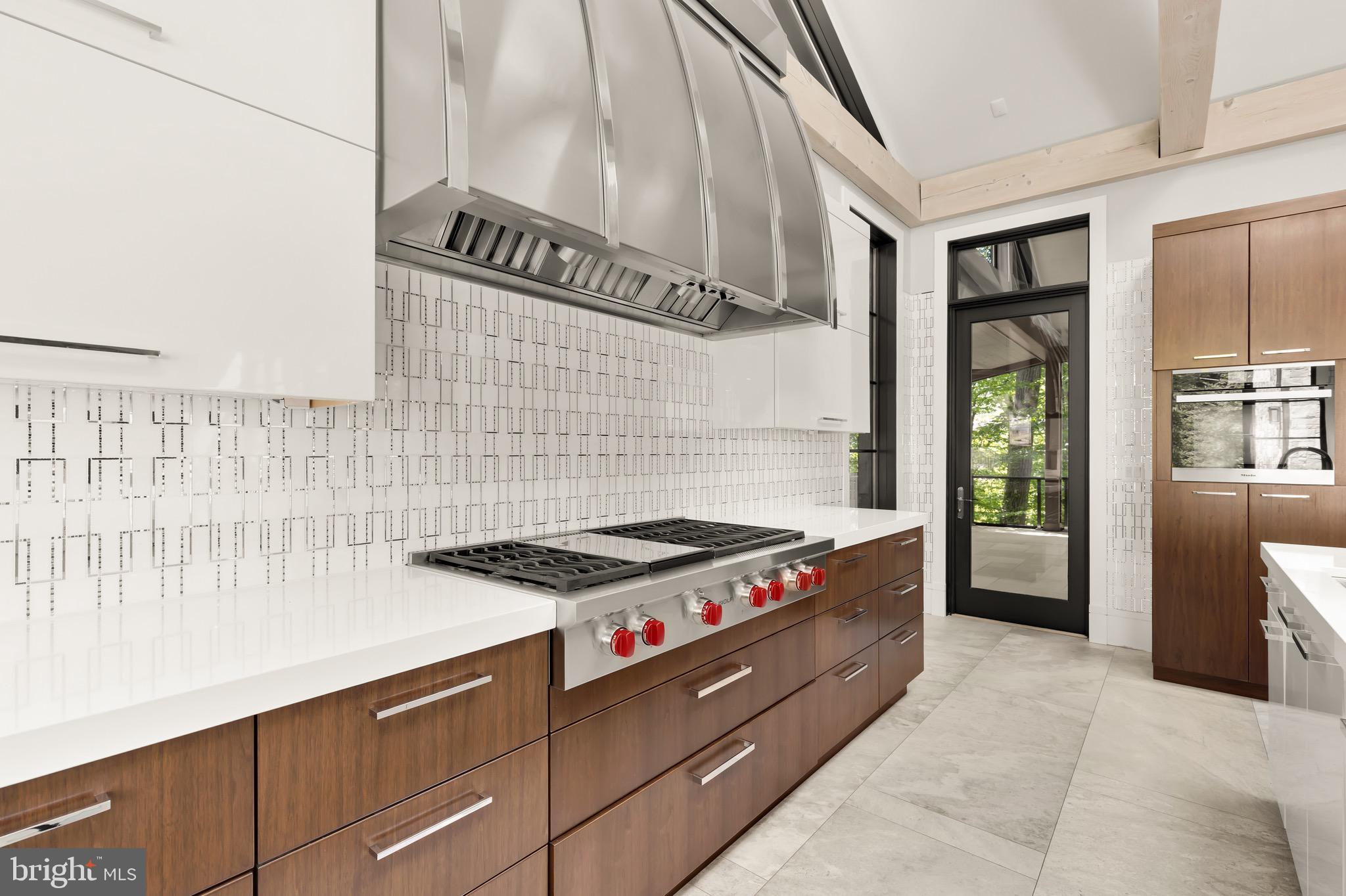 TULIP HILL - Residential