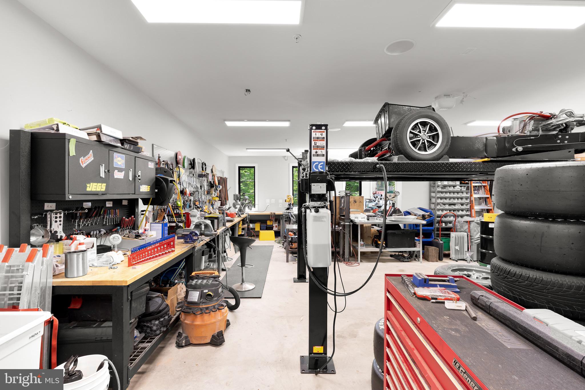 TULIP HILL - Residential