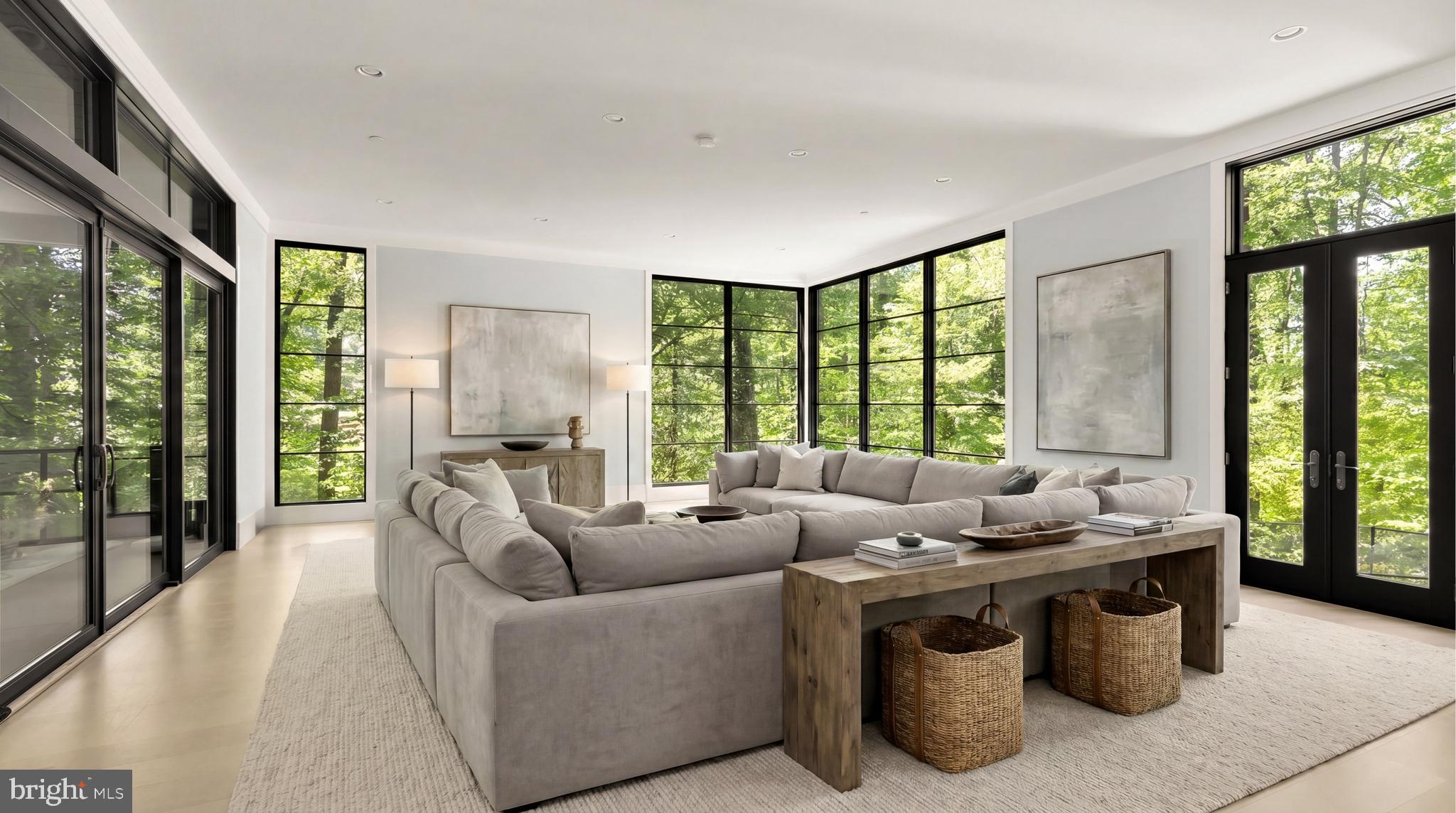 TULIP HILL - Residential