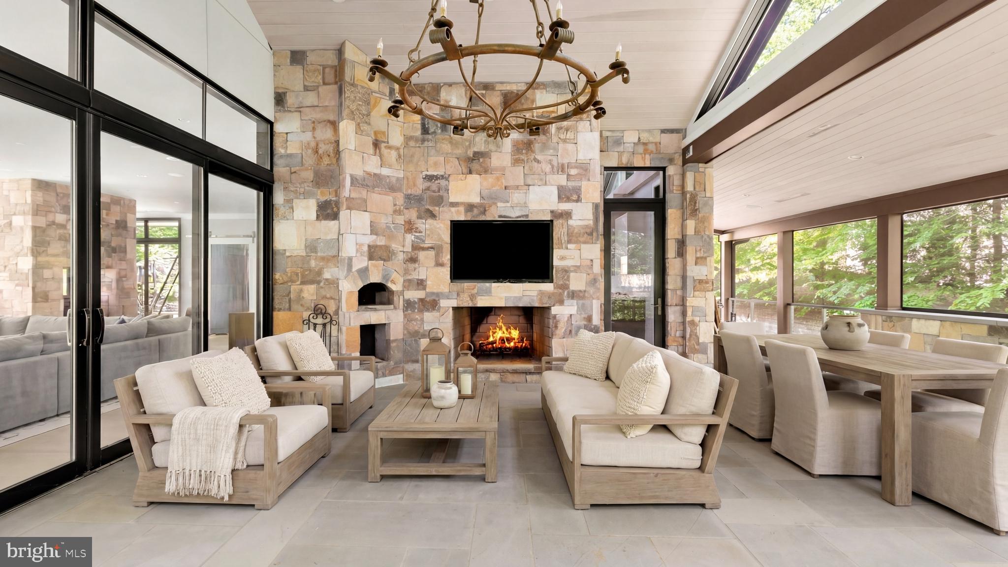TULIP HILL - Residential