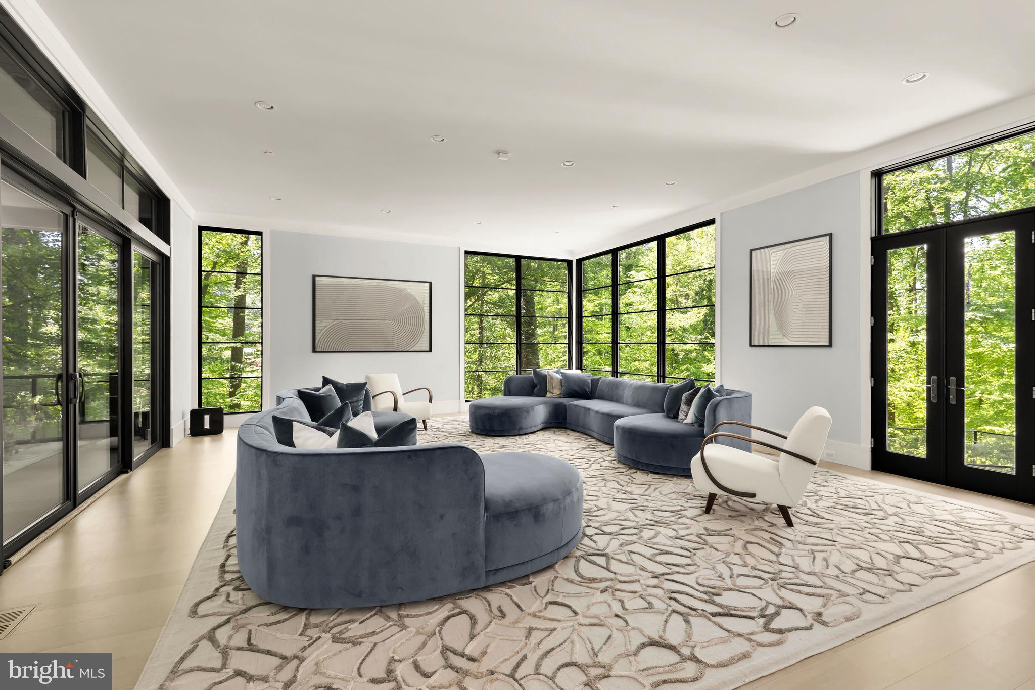 TULIP HILL - Residential