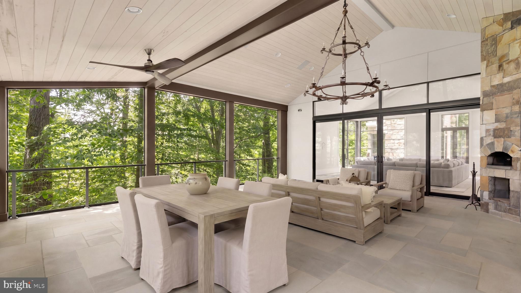 TULIP HILL - Residential