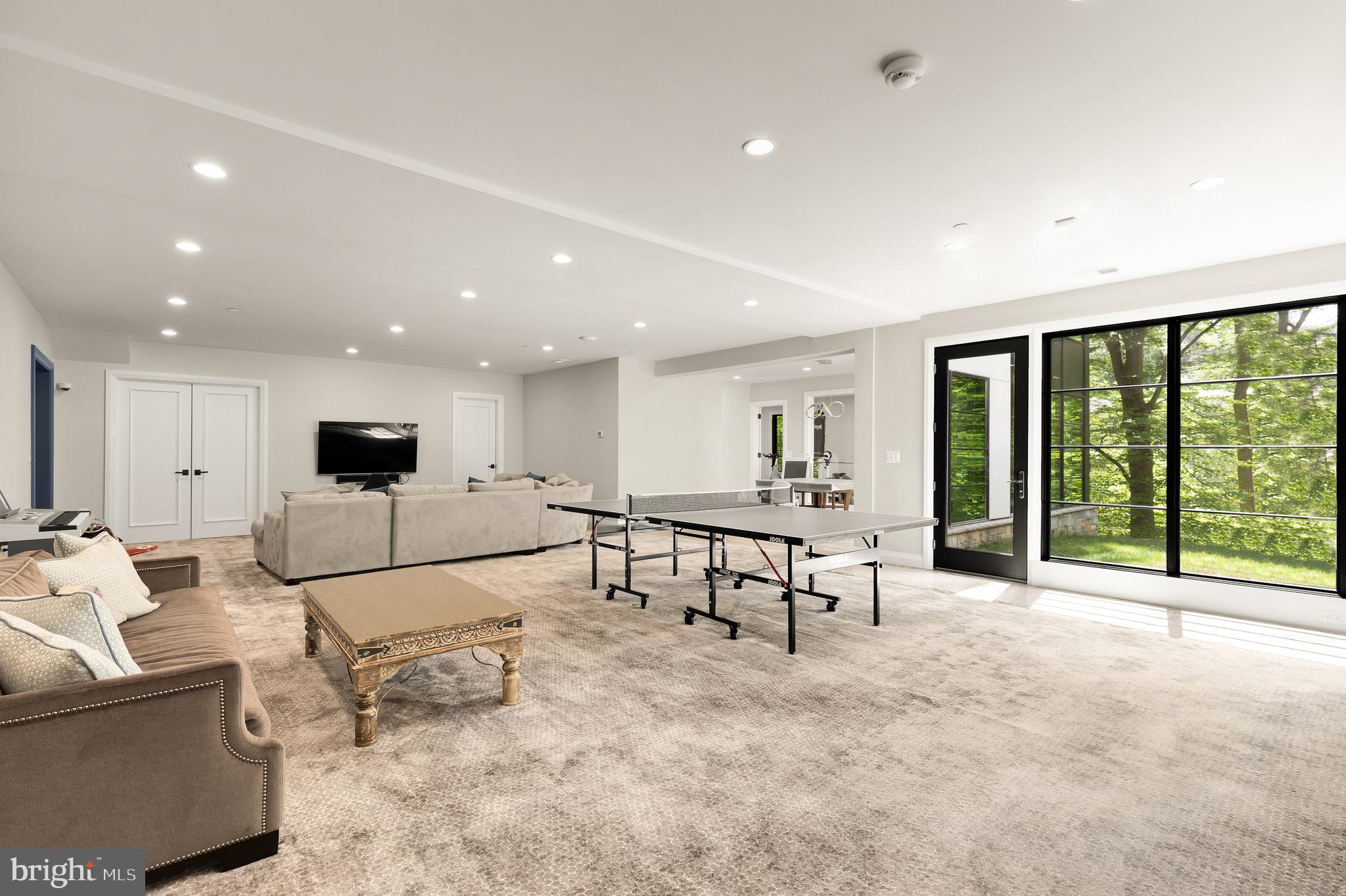 TULIP HILL - Residential