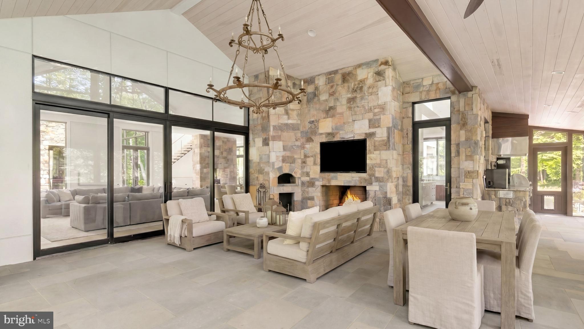 TULIP HILL - Residential