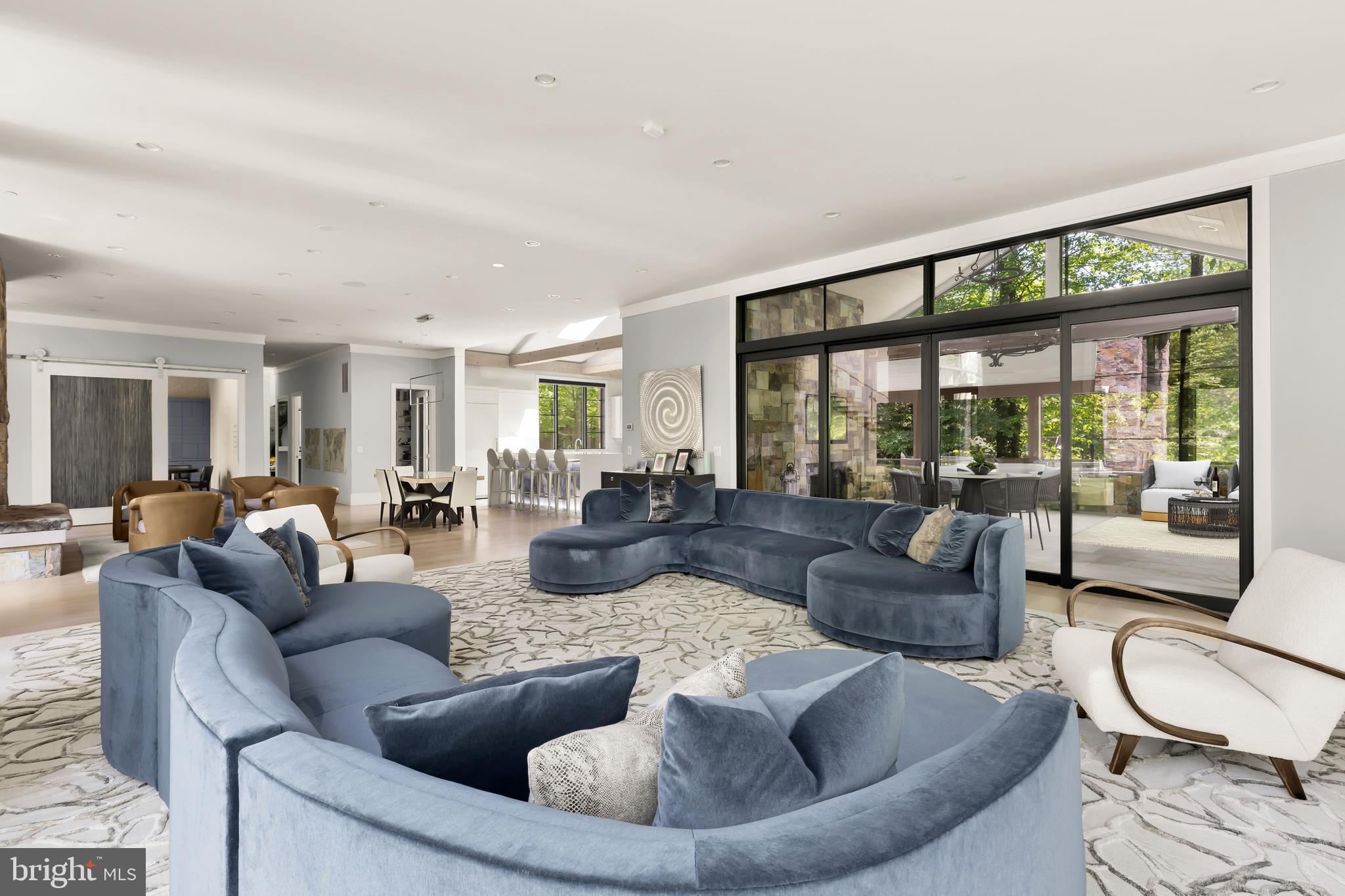 TULIP HILL - Residential