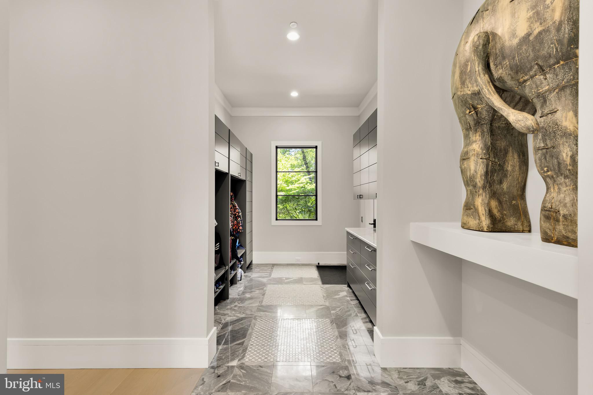 TULIP HILL - Residential