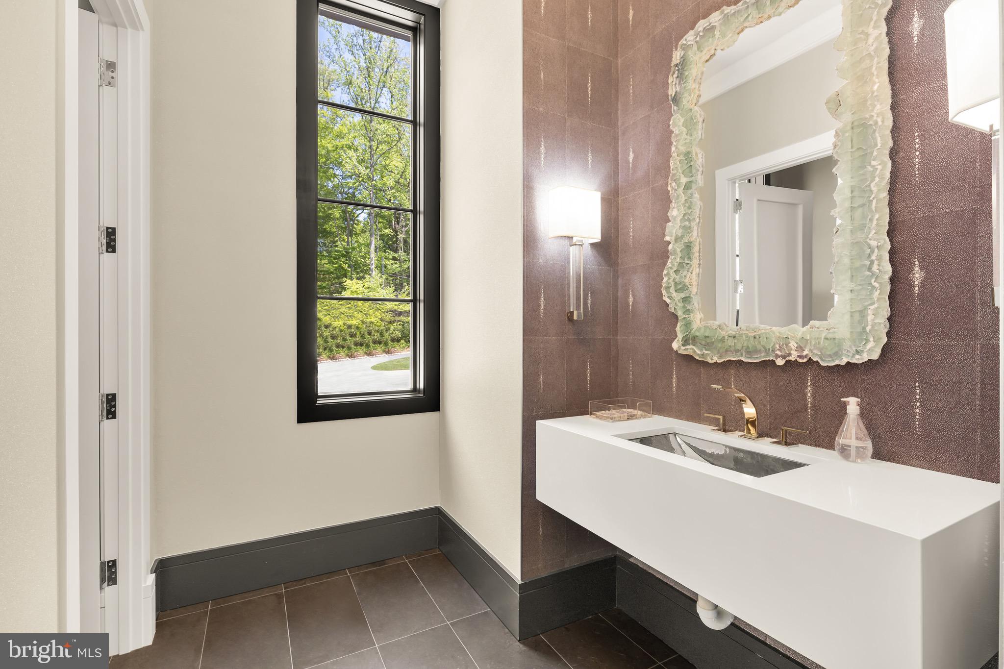 TULIP HILL - Residential