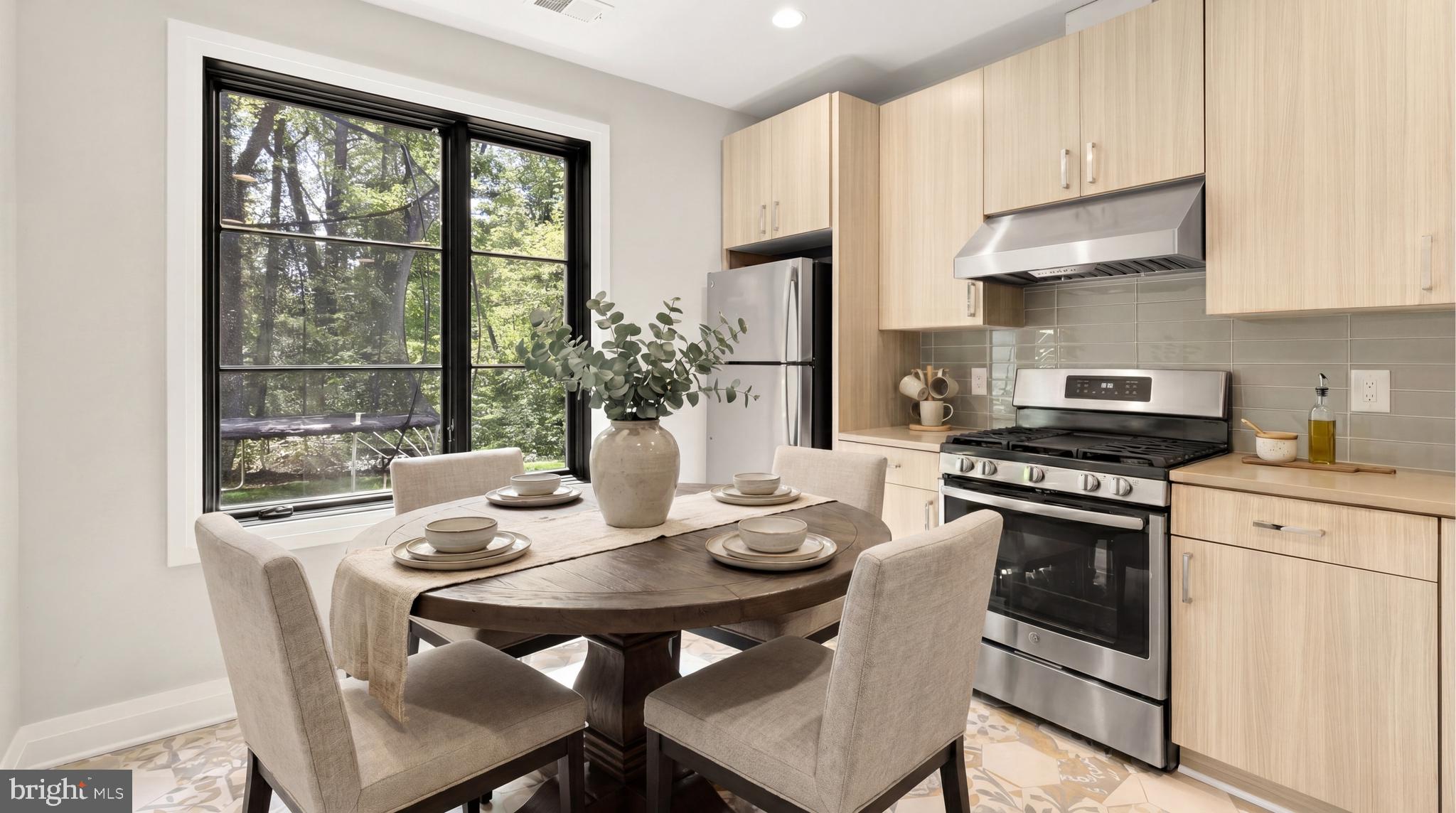 TULIP HILL - Residential