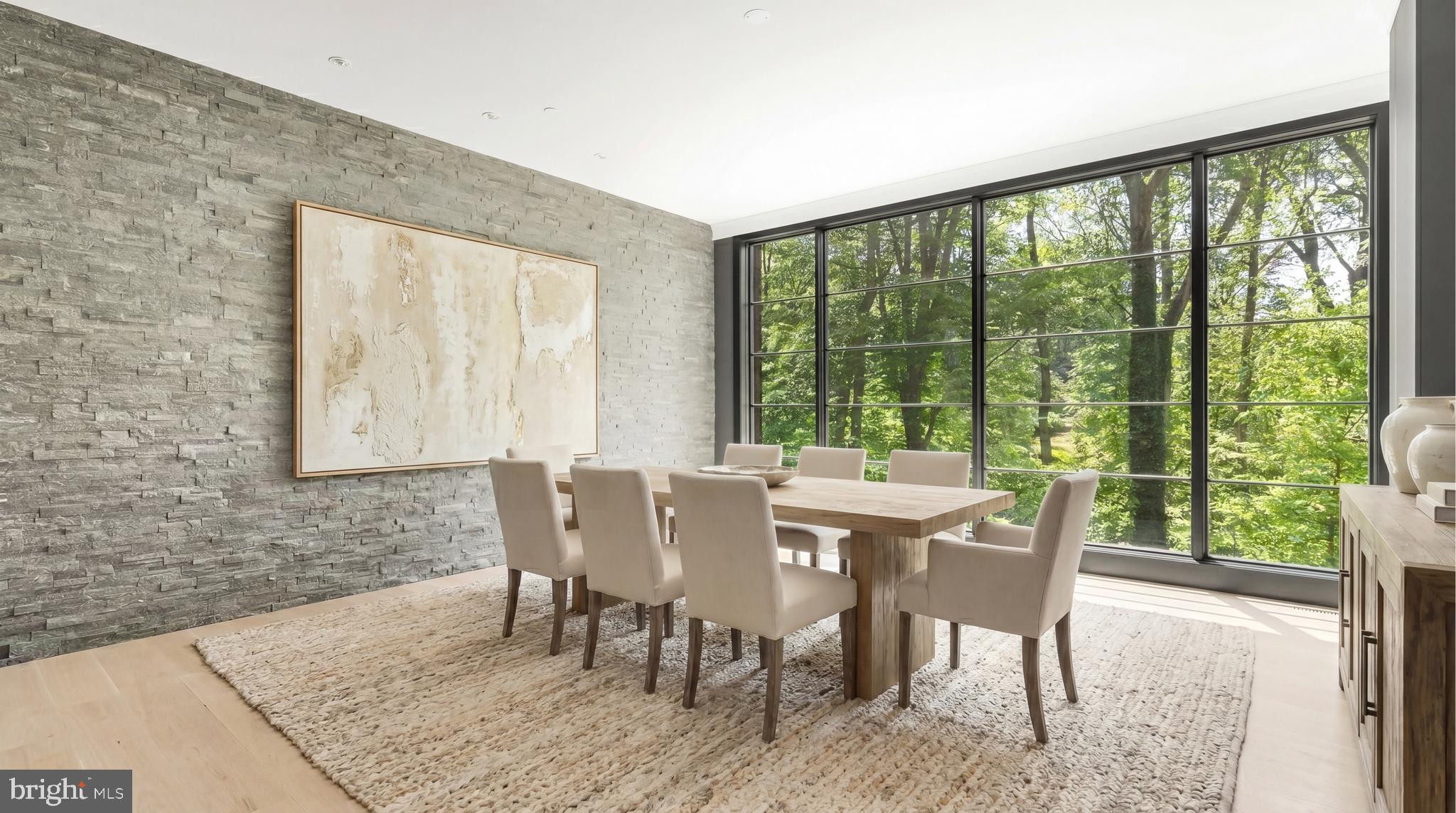 TULIP HILL - Residential