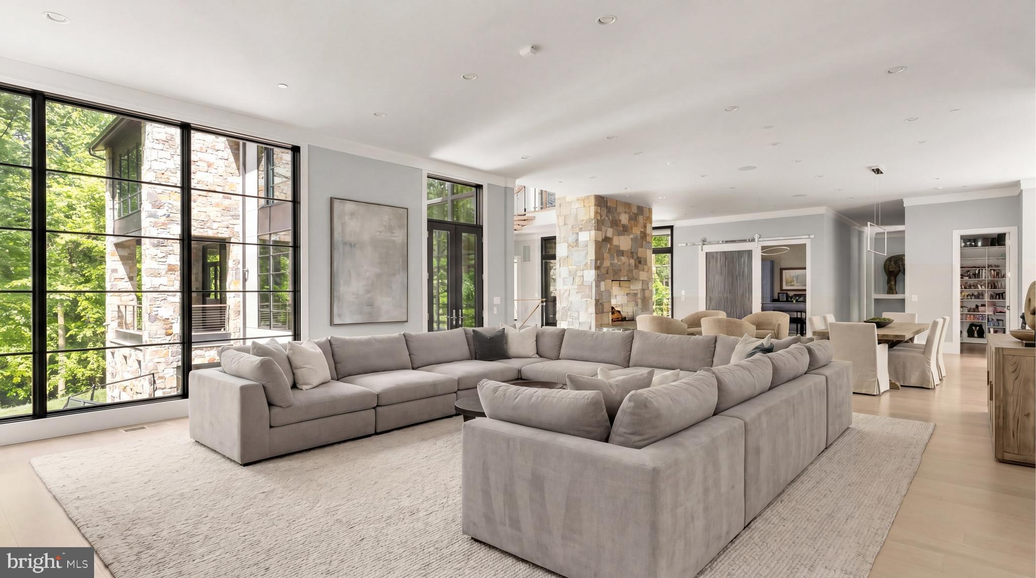 TULIP HILL - Residential
