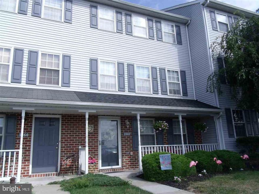 OUTSTANDING TOWNHOUSE, NEW ROOF, NEW A/C, NEW HOTWATER HEATER, NEW FLOORING, NEW STOVE, NEW WASHER AND DRYER, NEW FRIG,JUST PAINTED, FULL FRONT PORCH WITH OFF STREET PARKING, LOW FEE $35 PER MONTH, ON A CUL-DE-SAC, MINUTES TO I83 & 30