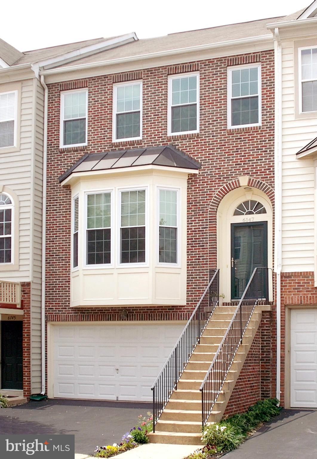 AUTUMN CHASE HUNT - Residential Lease