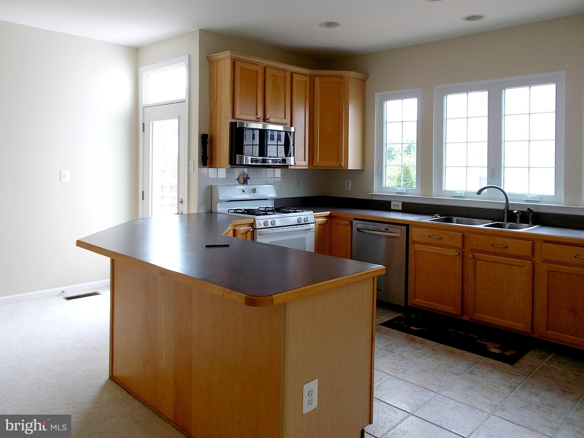 AUTUMN CHASE HUNT - Residential Lease