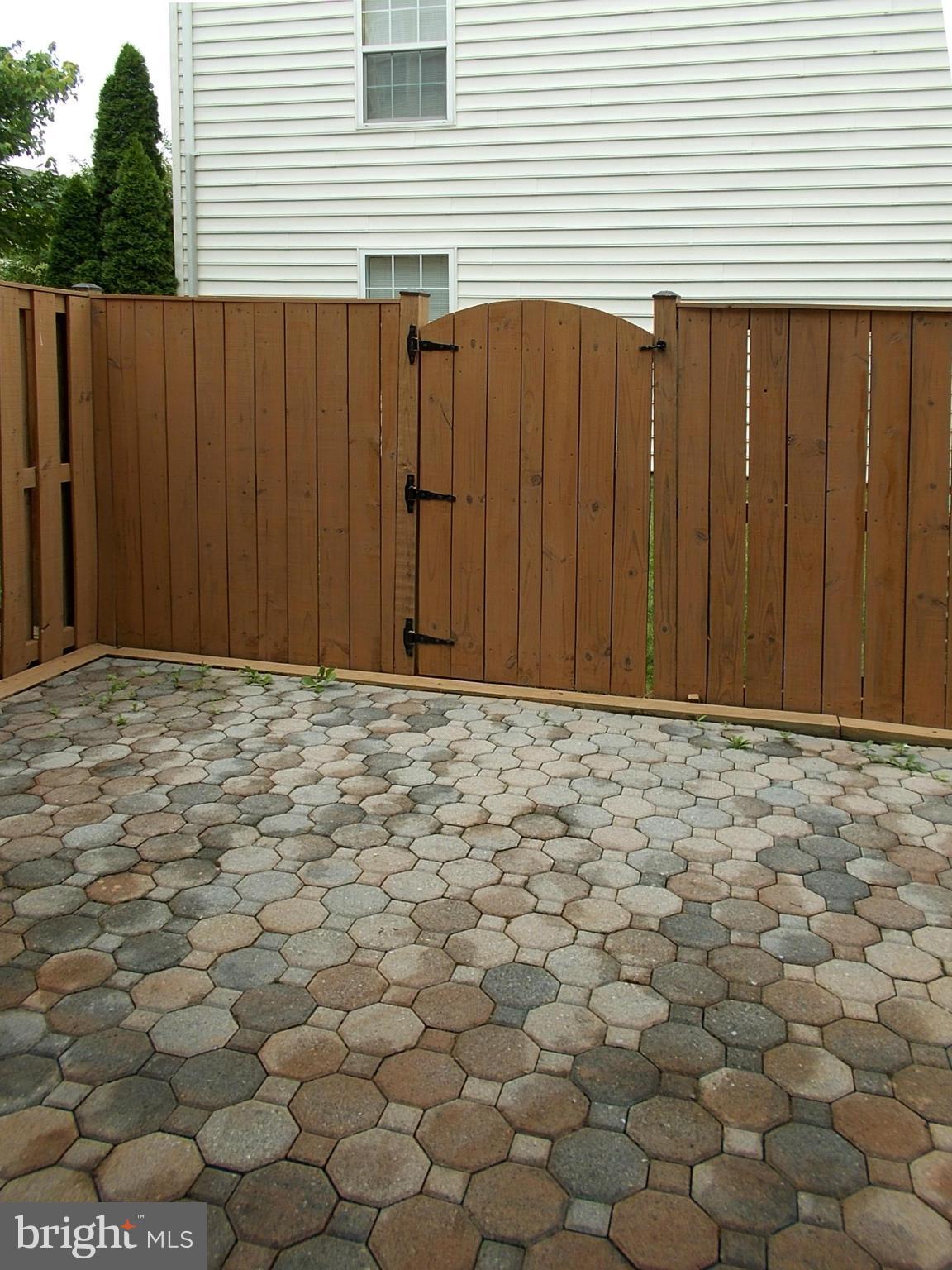 AUTUMN CHASE HUNT - Residential Lease