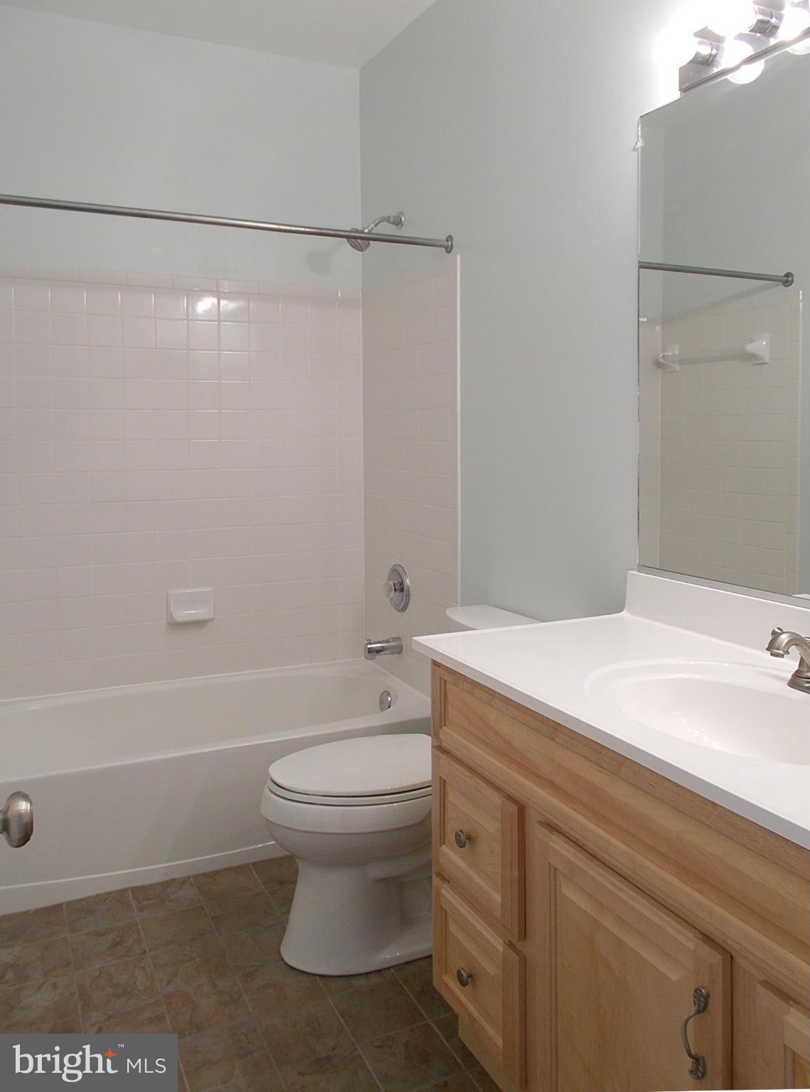 AUTUMN CHASE HUNT - Residential Lease