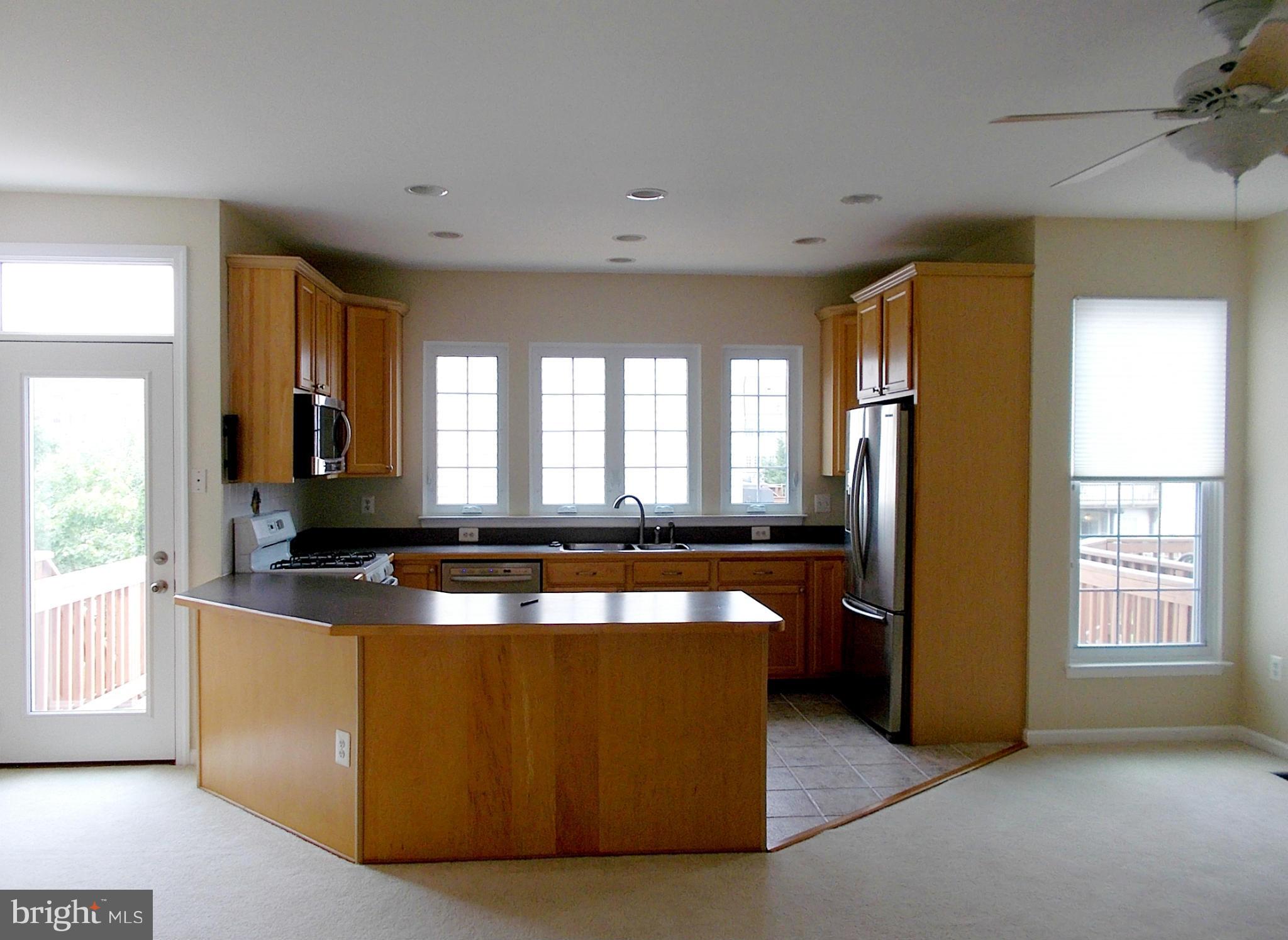 AUTUMN CHASE HUNT - Residential Lease