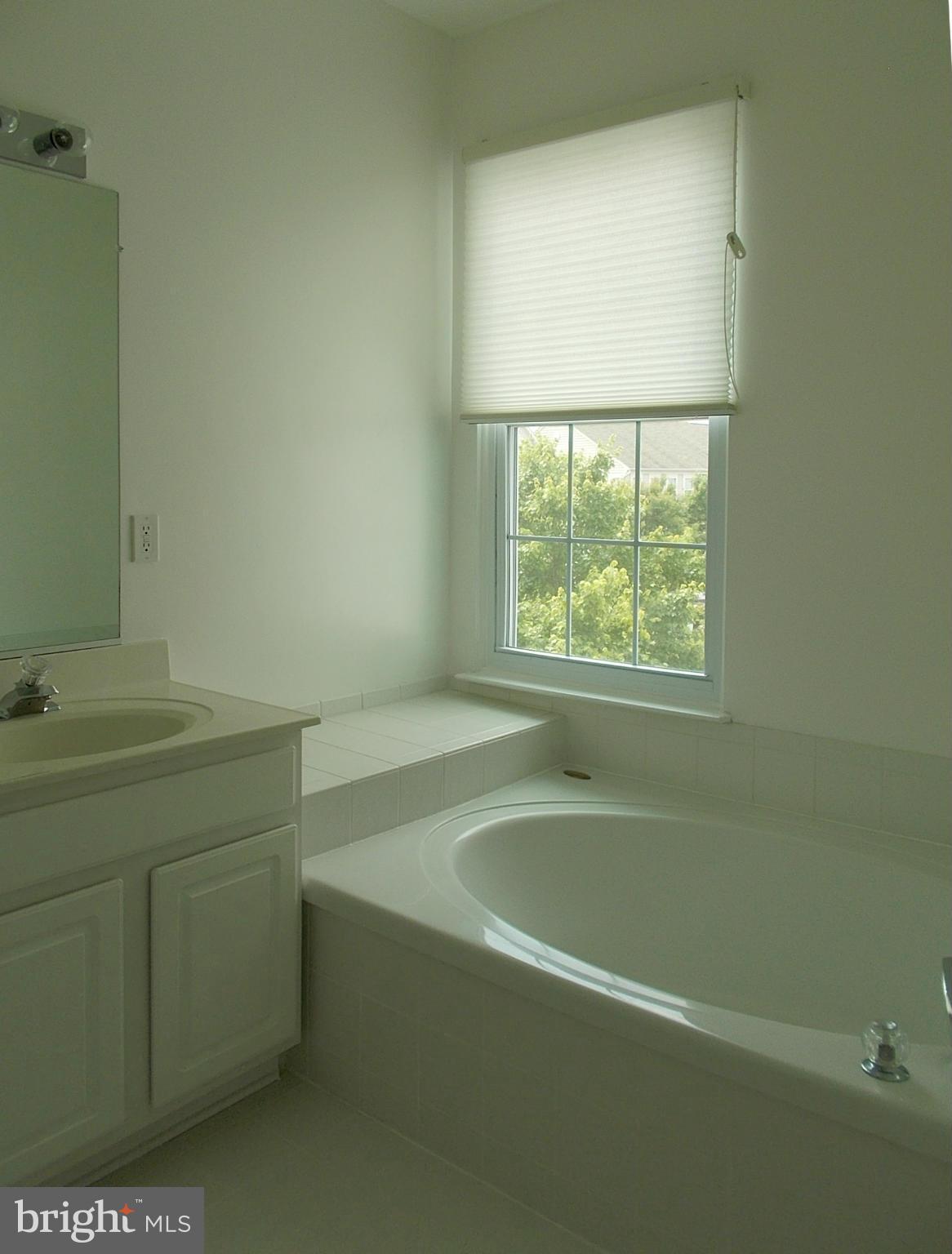 AUTUMN CHASE HUNT - Residential Lease