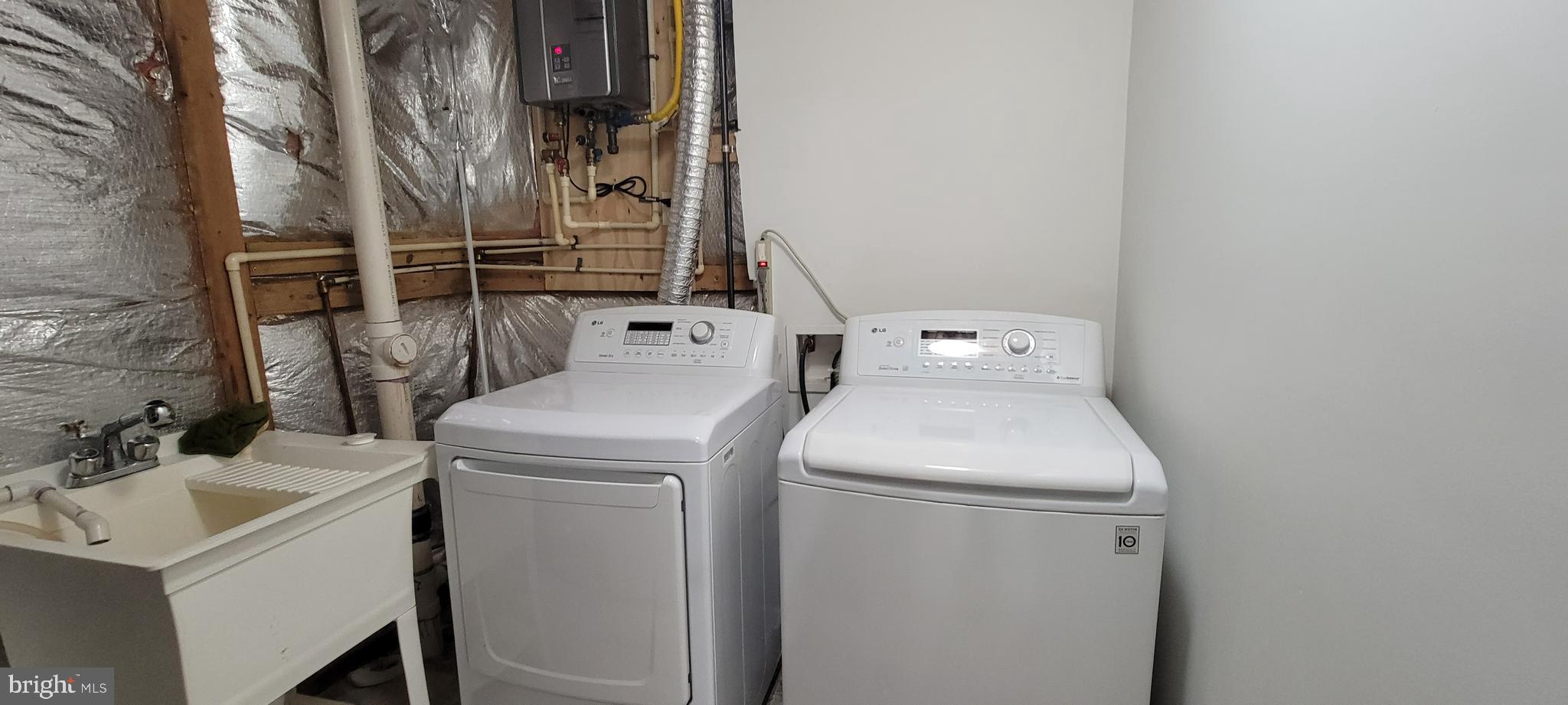 WAYSIDE VILLAGE - Residential Lease