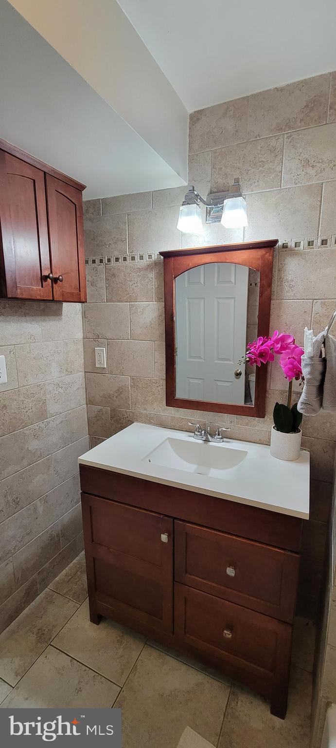 WAYSIDE VILLAGE - Residential Lease