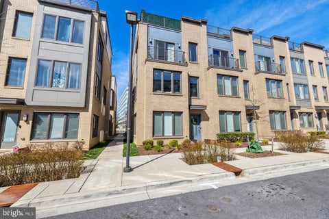 Townhouse For Rent - 6728 Eames Way<br/> BETHESDA, MD 20817