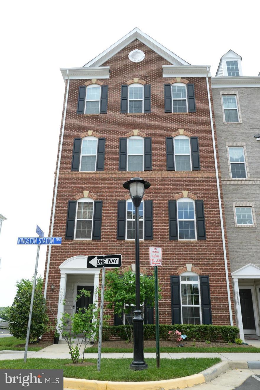 3 Bed,2.5 Bath Almost 2700 sq. ft. Townhouse style condo. Gourmet Eat-in- Kitchen with Granite counters, SS Appliances and Sliding Glass Door to Balcony to see nice view. Large Living Room with Lots of window. Separate Dining Room with column Details. Spacious Family Room off Kitchen. Master Bedroom with large Closet /Hall Bath with Tiles  laundry  with Storage One Car Garage .