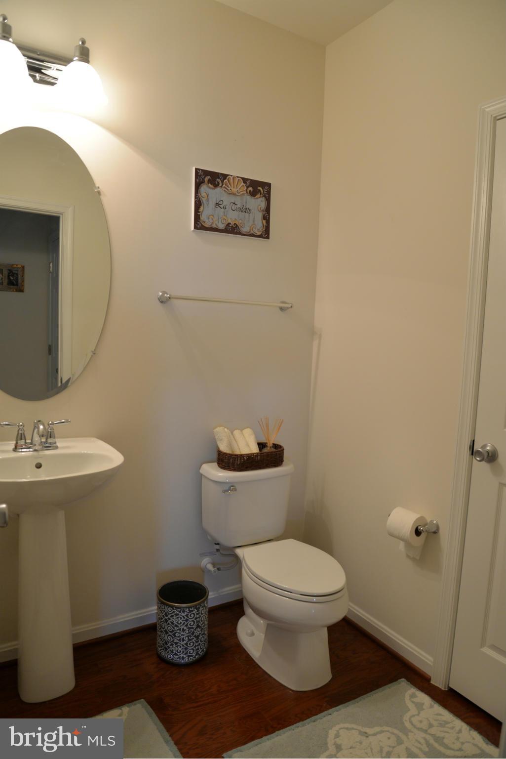 RESIDENCES AT DULLES PRK - Residential Lease