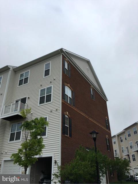 RESIDENCES AT DULLES PRK - Residential Lease