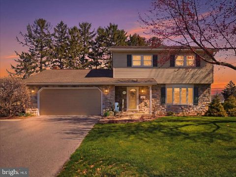 Homes For Sale - 1001 E Mckinley Street St<br/> CHAMBERSBURG, PA 17201