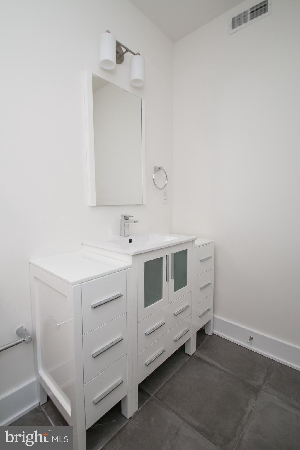 QUEEN VILLAGE - Residential Lease