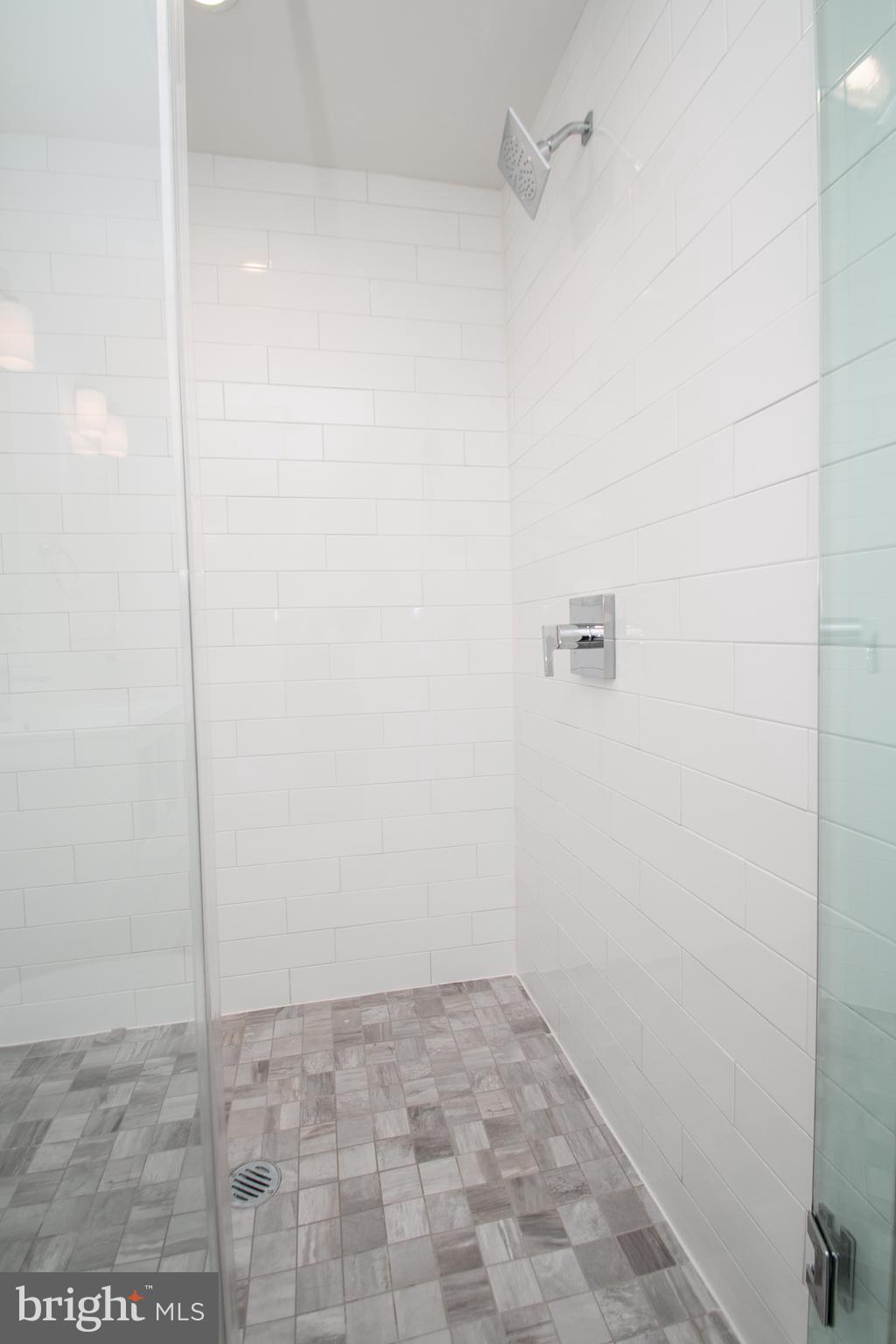 QUEEN VILLAGE - Residential Lease