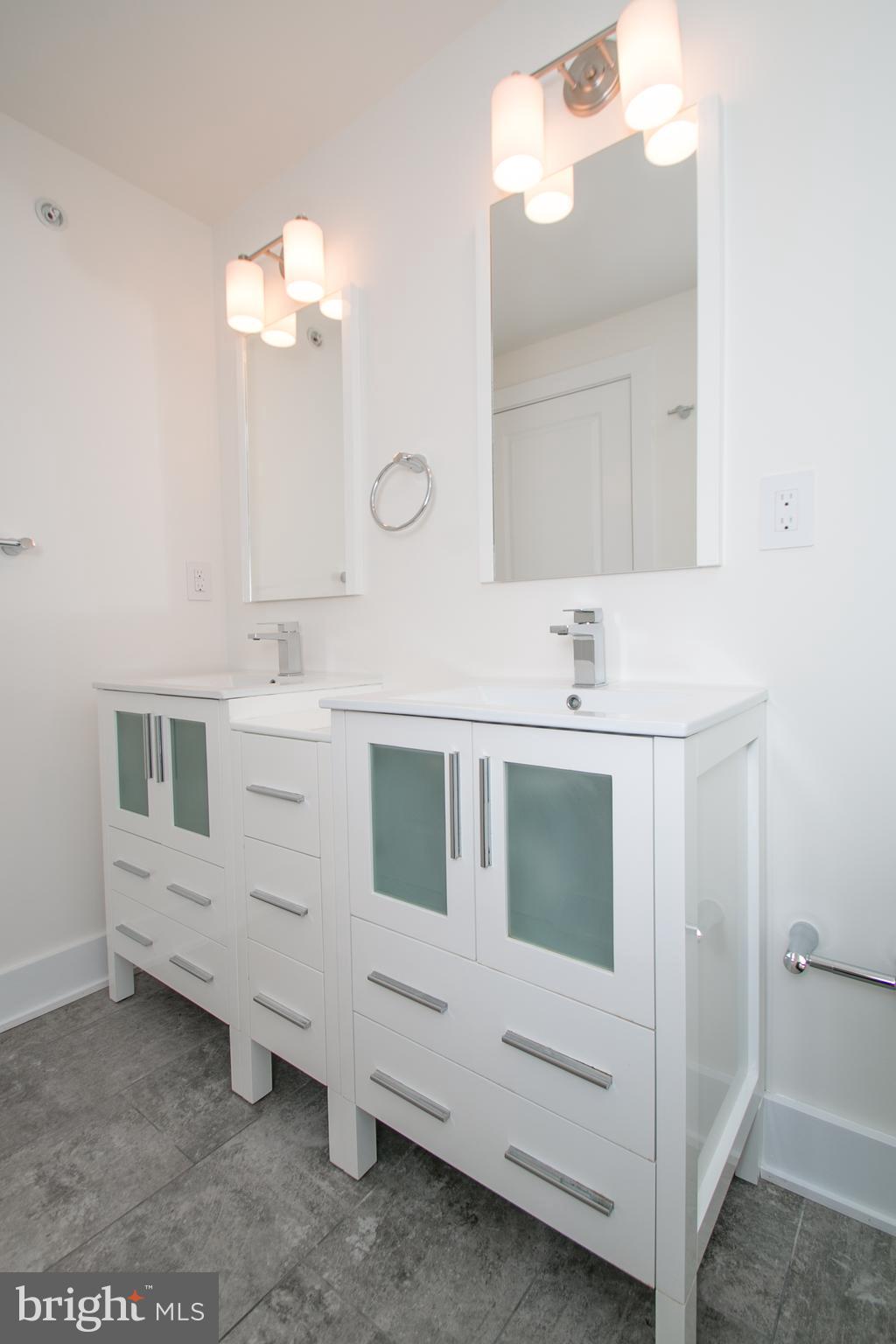 QUEEN VILLAGE - Residential Lease