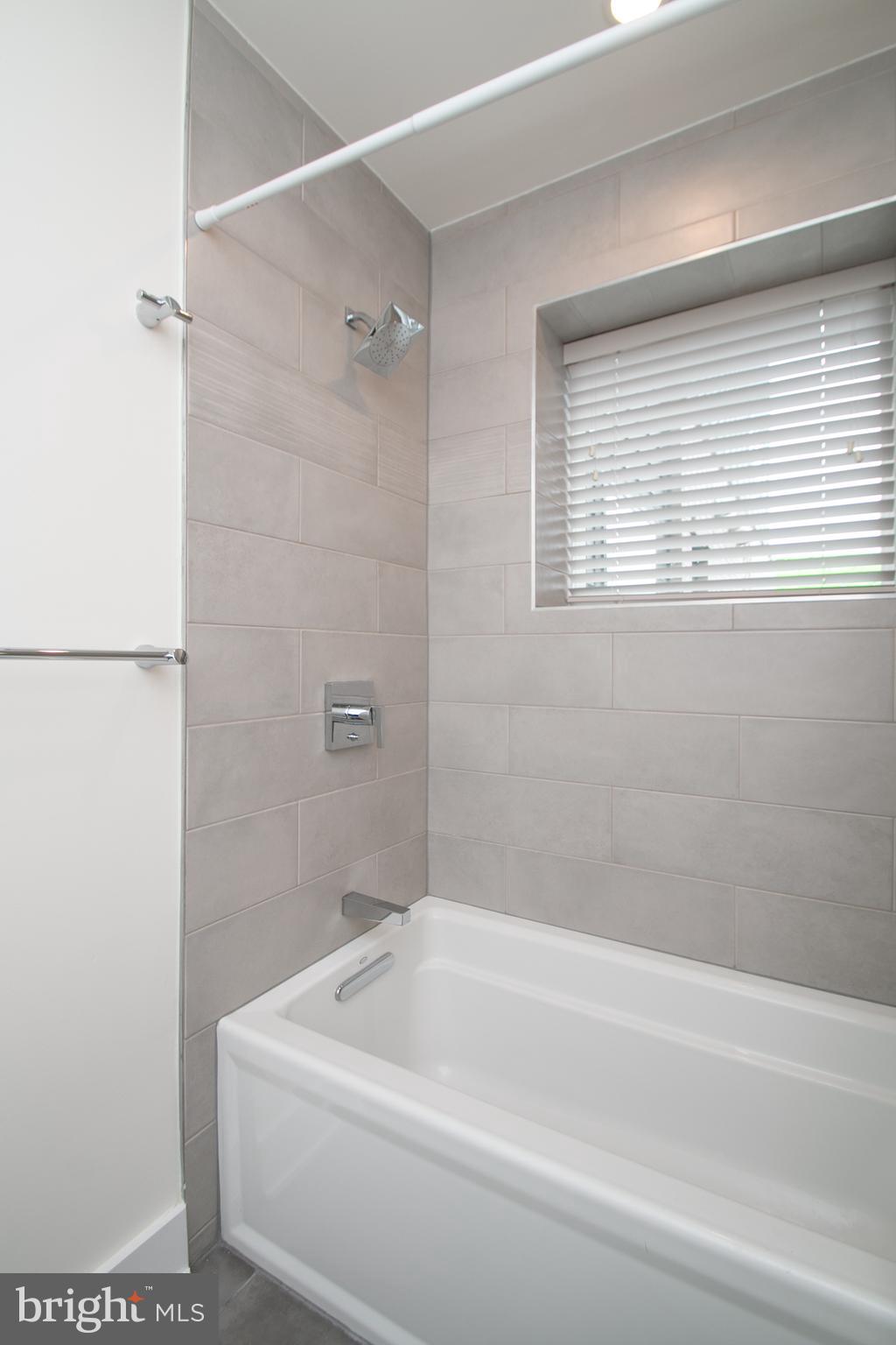 QUEEN VILLAGE - Residential Lease